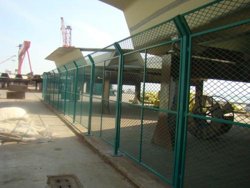 公路護(hù)欄網(wǎng)案例